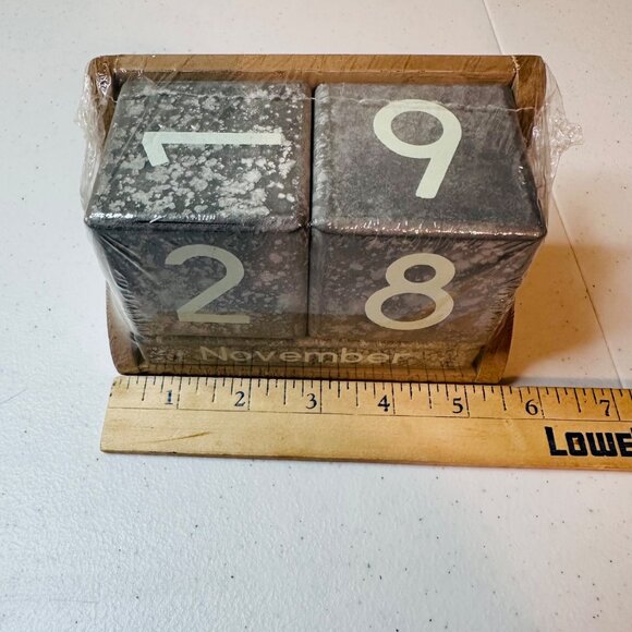 Perpetual Calendar With Month Date Display Block Numbers - Picture 2 of 9